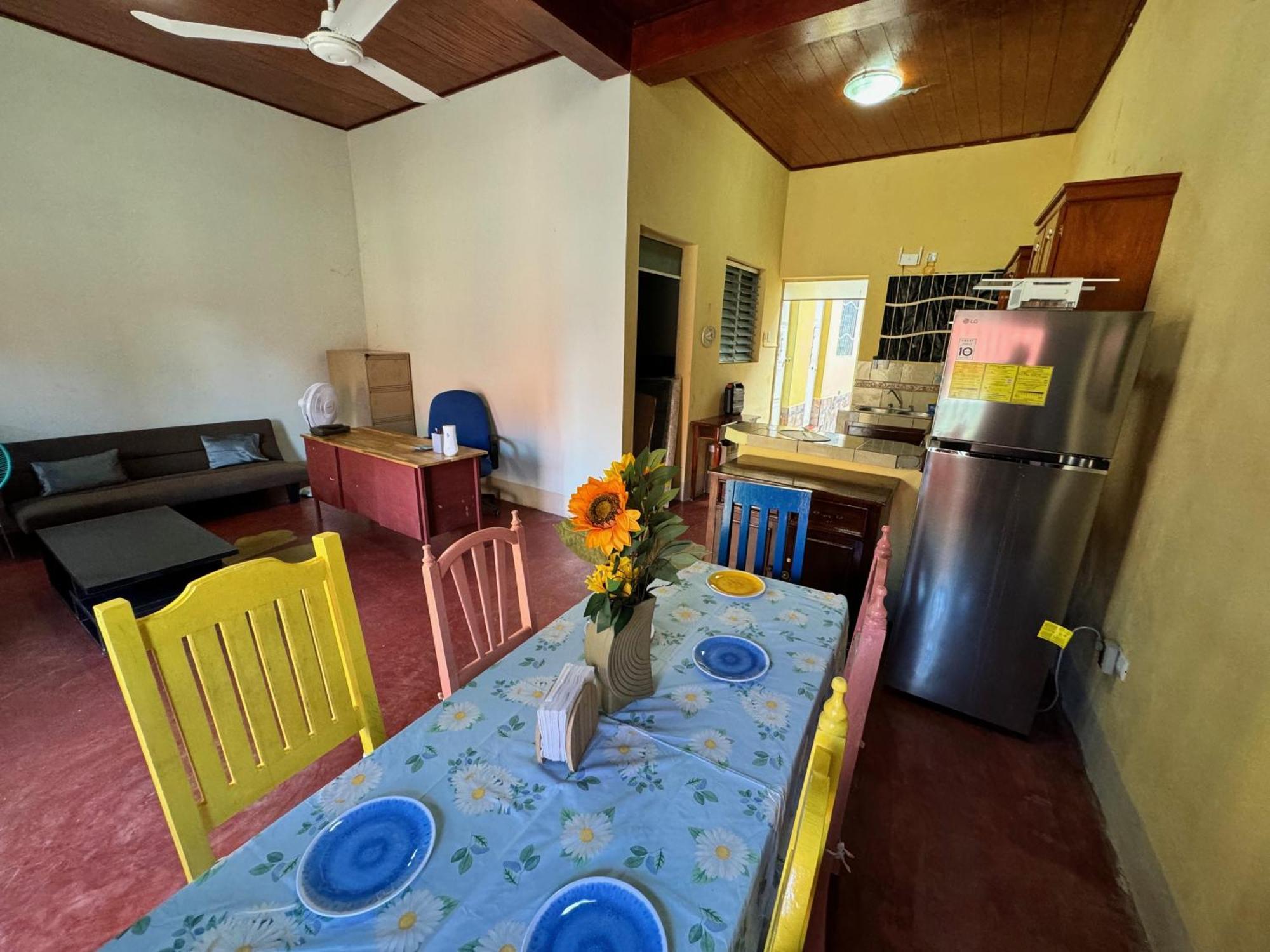 Hostal Los Girasoles By Hostal Inn ฟลอเรส ภายนอก รูปภาพ