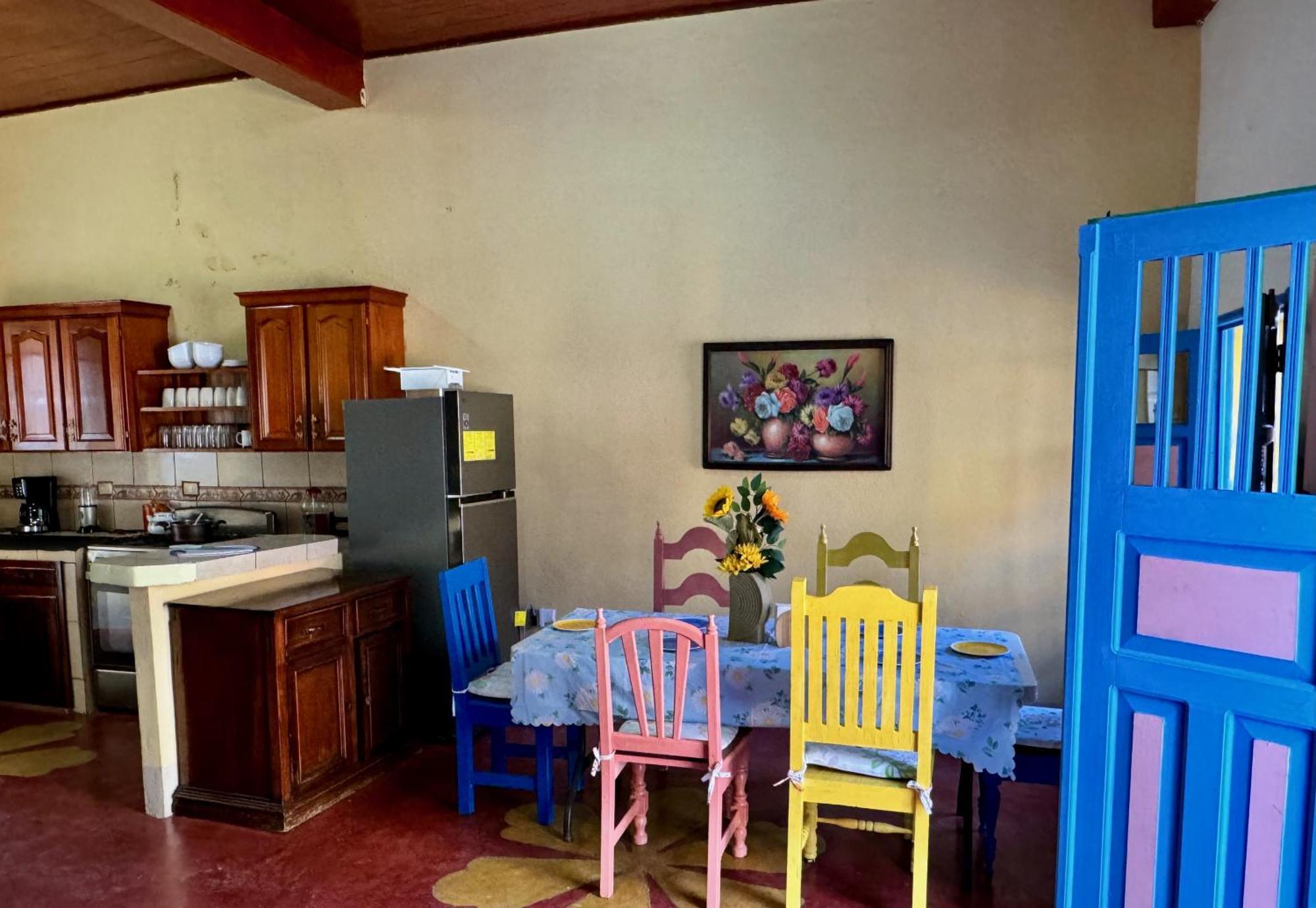 Hostal Los Girasoles By Hostal Inn ฟลอเรส ภายนอก รูปภาพ