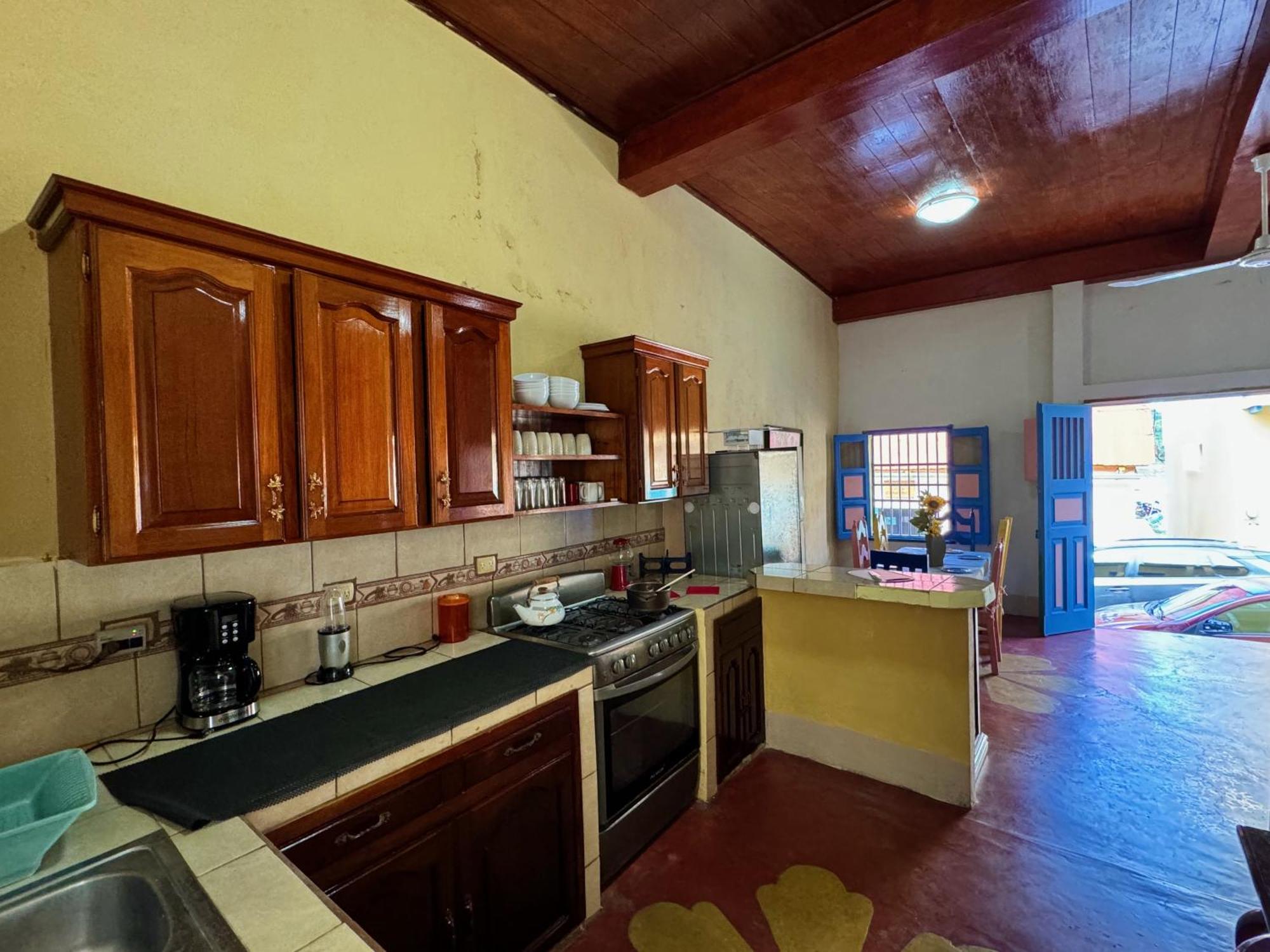 Hostal Los Girasoles By Hostal Inn ฟลอเรส ภายนอก รูปภาพ