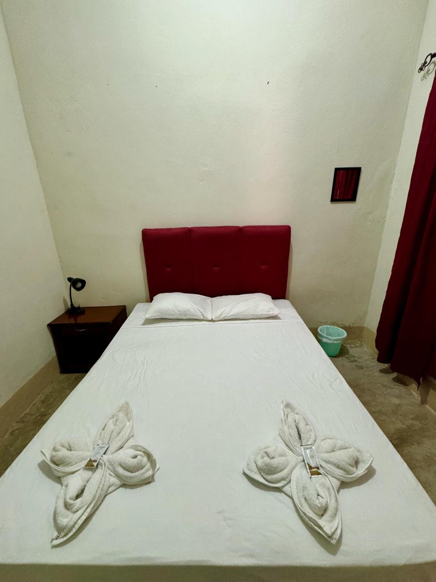 Hostal Los Girasoles By Hostal Inn ฟลอเรส ภายนอก รูปภาพ
