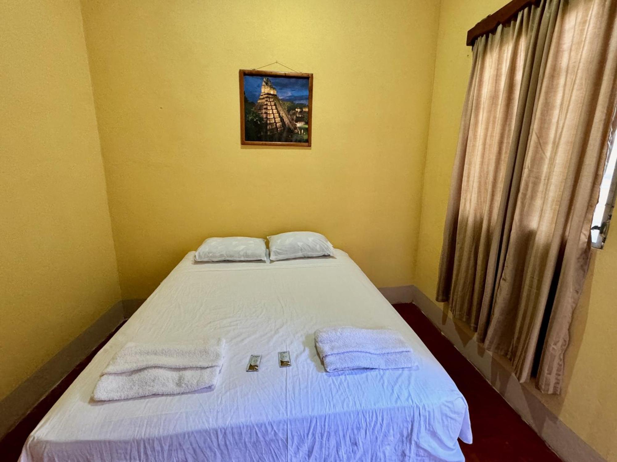 Hostal Los Girasoles By Hostal Inn ฟลอเรส ภายนอก รูปภาพ