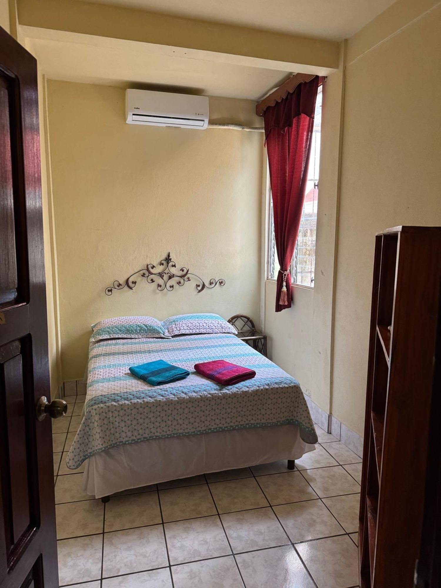 Hostal Los Girasoles By Hostal Inn ฟลอเรส ภายนอก รูปภาพ